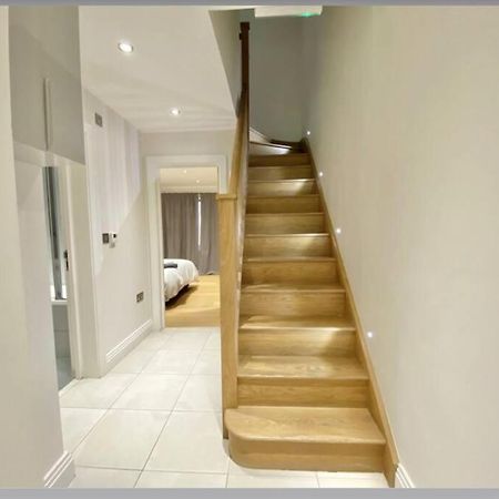 Luxury 4-Bed Apartment With Balcony & Garden, Near Emirates Stadium, 15 Mins To Central Лондон Екстер'єр фото