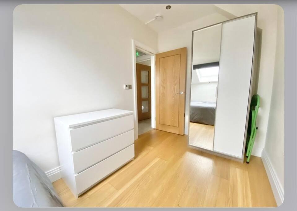 Luxury 4-Bed Apartment With Balcony & Garden, Near Emirates Stadium, 15 Mins To Central Лондон Екстер'єр фото