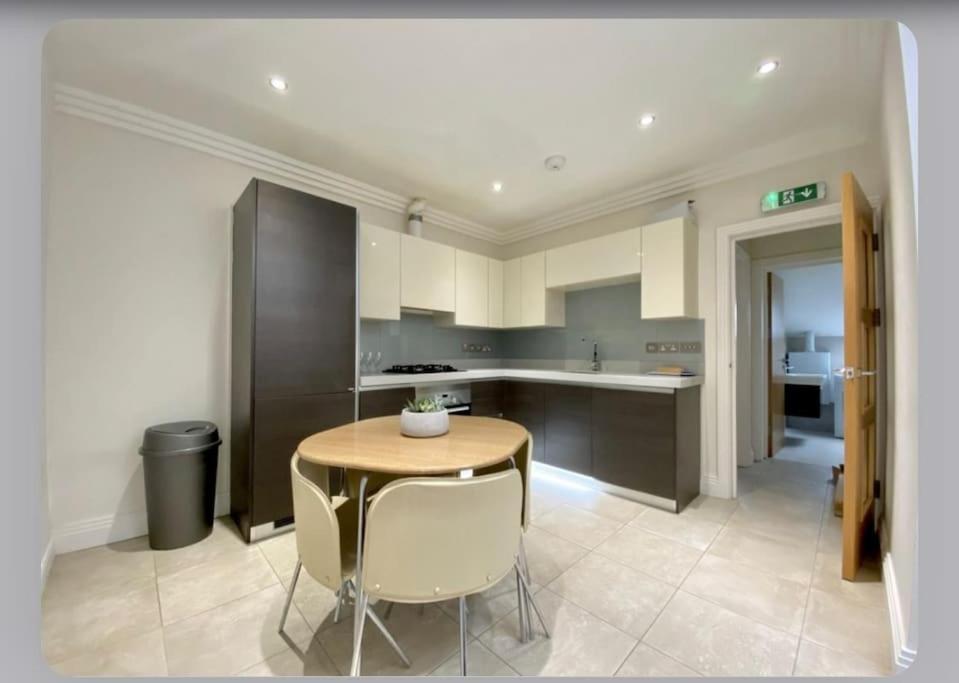 Luxury 4-Bed Apartment With Balcony & Garden, Near Emirates Stadium, 15 Mins To Central Лондон Екстер'єр фото