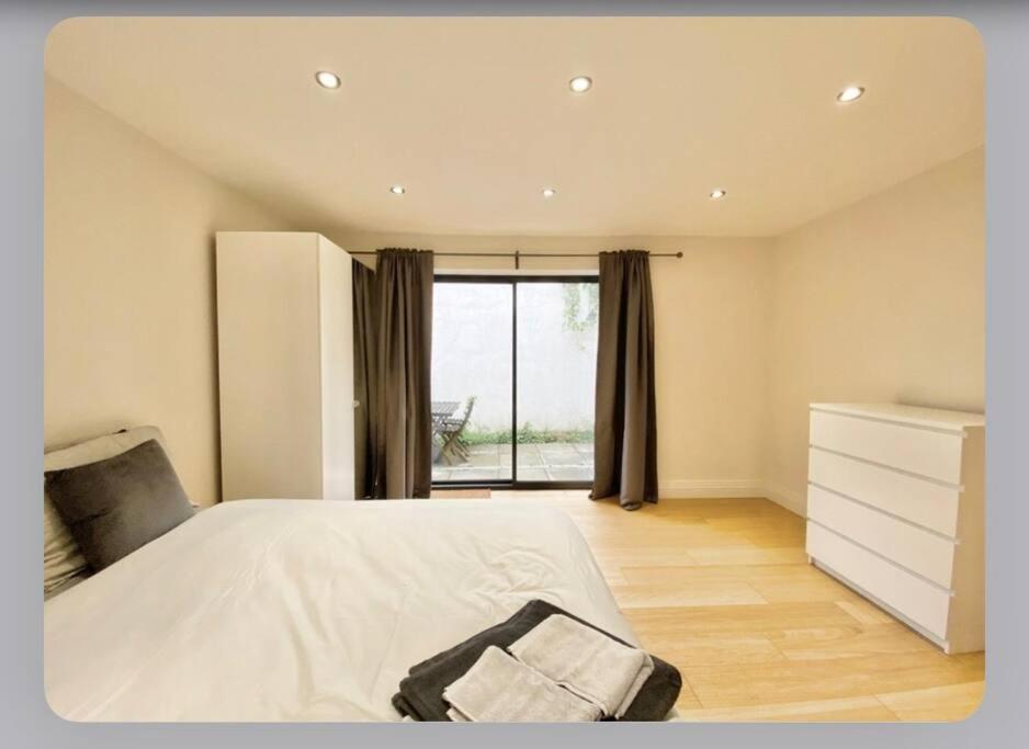 Luxury 4-Bed Apartment With Balcony & Garden, Near Emirates Stadium, 15 Mins To Central Лондон Екстер'єр фото