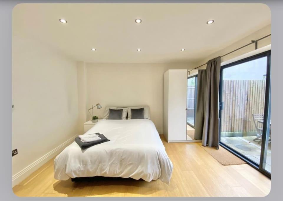 Luxury 4-Bed Apartment With Balcony & Garden, Near Emirates Stadium, 15 Mins To Central Лондон Екстер'єр фото