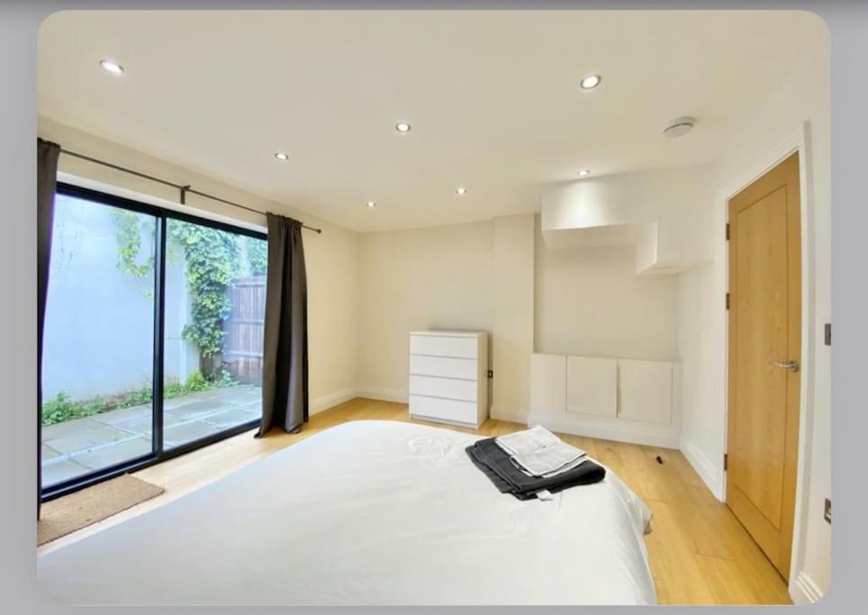 Luxury 4-Bed Apartment With Balcony & Garden, Near Emirates Stadium, 15 Mins To Central Лондон Екстер'єр фото